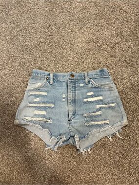 WRANGLER HIGH-RISE DISTRESSED SHORTS